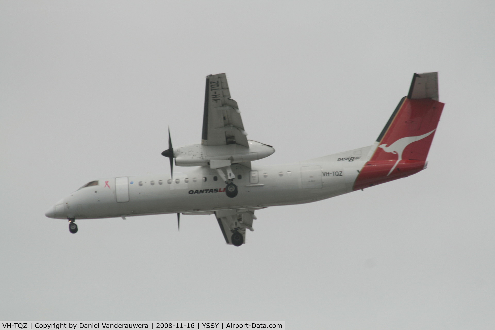 VH-TQZ, 2000 De Havilland Canada DHC-8-315Q Dash 8 C/N 555, descending to rwy 16L