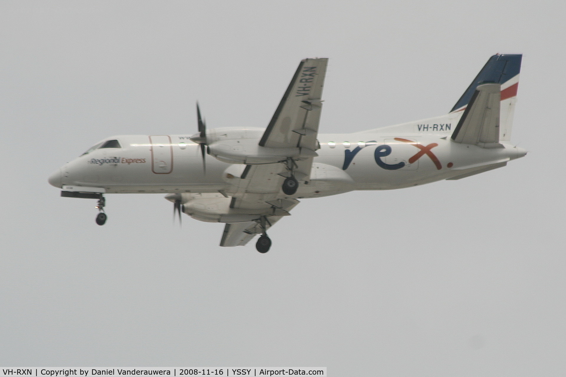 VH-RXN, 1991 Saab 340B C/N 340B-279, descending to rwy 16L