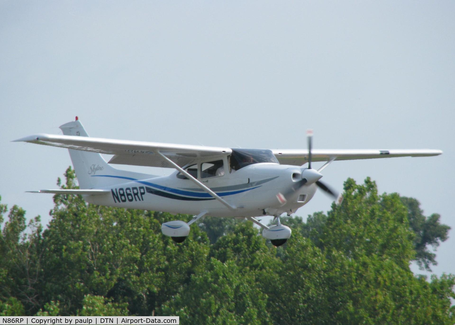 N86RP, 1999 Cessna 182S Skylane C/N 18280651, Landing on runway 14 at Downtown Shreveport.