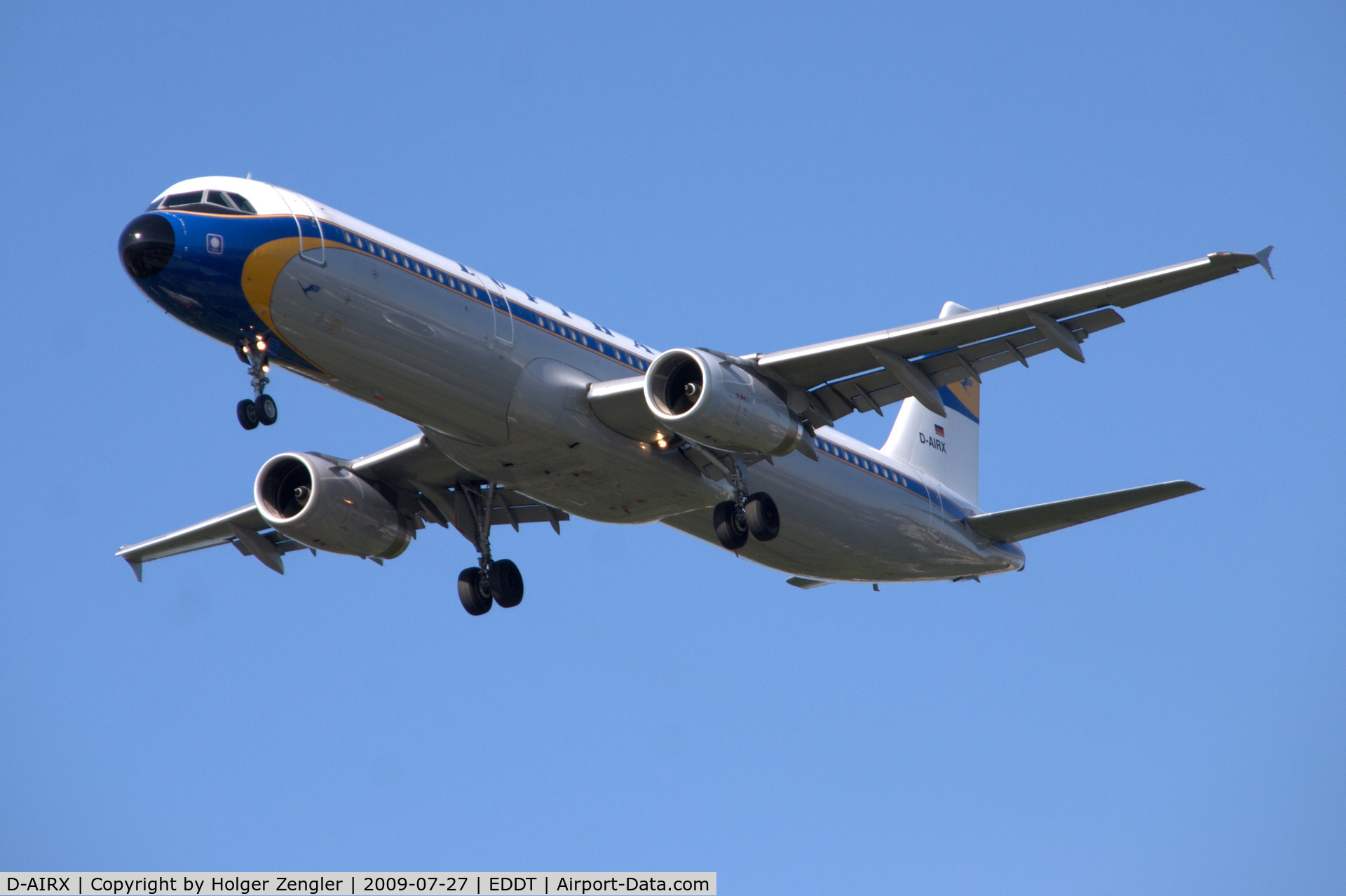 D-AIRX, 1998 Airbus A321-131 C/N 0887, LUFTHANSA Airbus of today in retro colours from yesterday