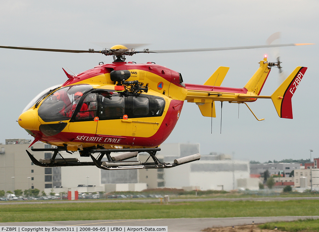 F-ZBPI, 2003 Eurocopter-Kawasaki EC-145 (BK-117C-2) C/N 9016, Taxiing Fato 32 for take off...