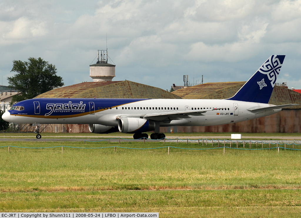 EC-JRT, 1990 Boeing 757-236 C/N 24772, Lining up rwy 32R for departure...