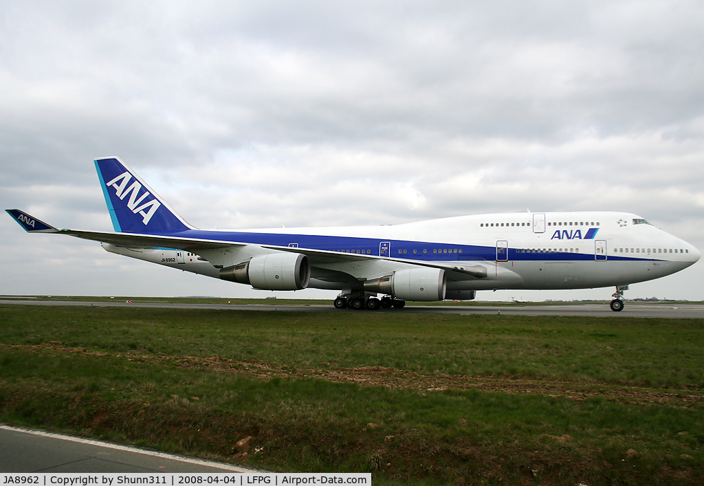 JA8962, 1993 Boeing 747-481 C/N 25645, Taxiing to the terminal...