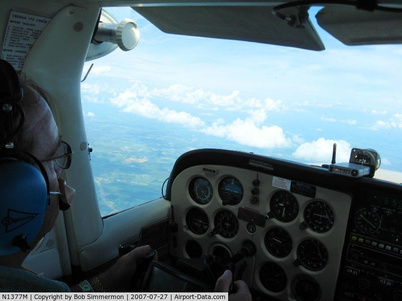 N1377M, 1972 Cessna 172L C/N 17260577, In the clear air over northern Indiana