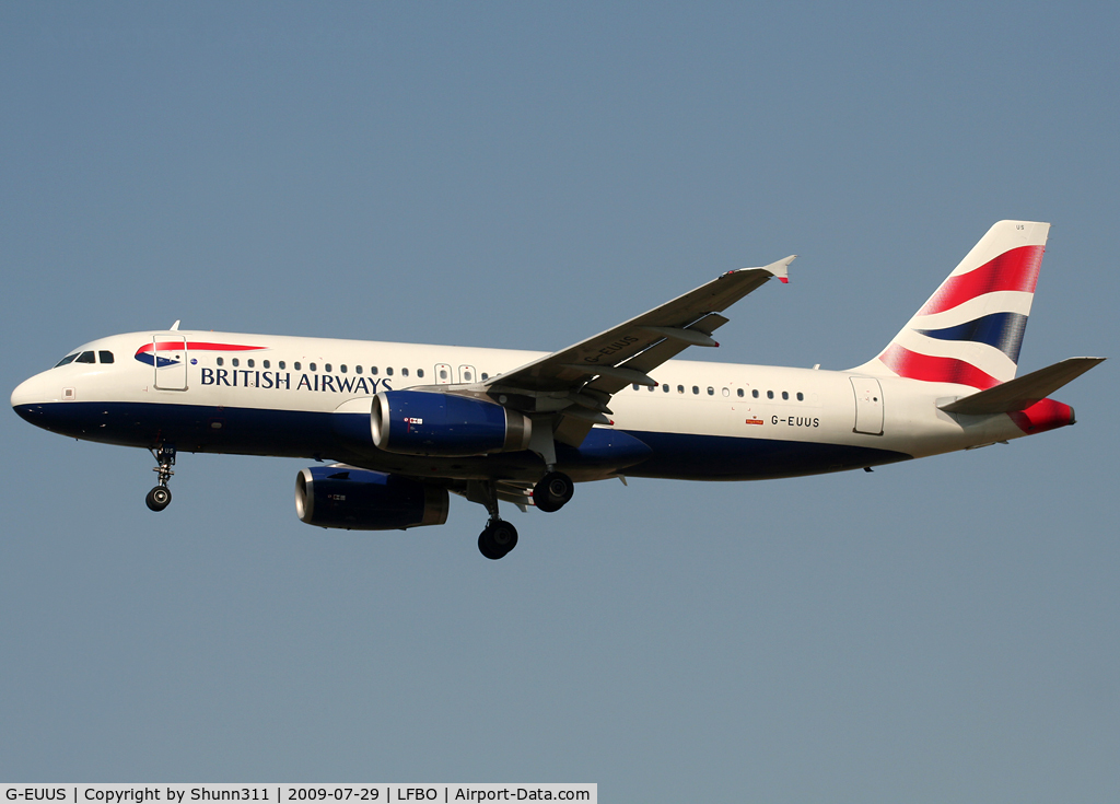 G-EUUS, 2007 Airbus A320-232 C/N 3301, Landing rwy 32L