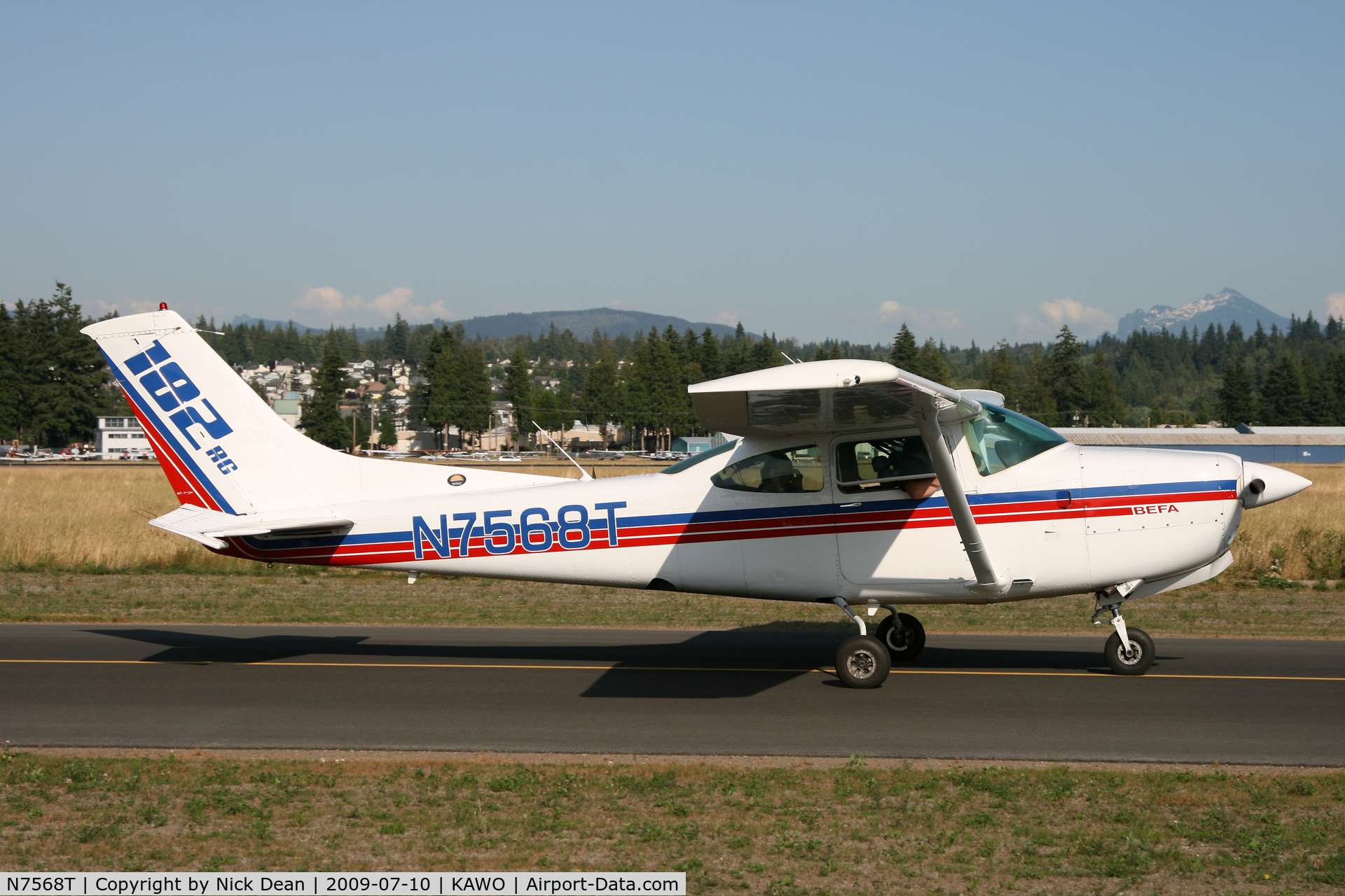 N7568T, 1977 Cessna R182 Skylane RG C/N R18200039, KAWO