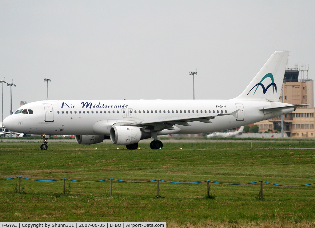 F-GYAI, 1992 Airbus A320-211 C/N 293, Lining up rwy 32R for departure...