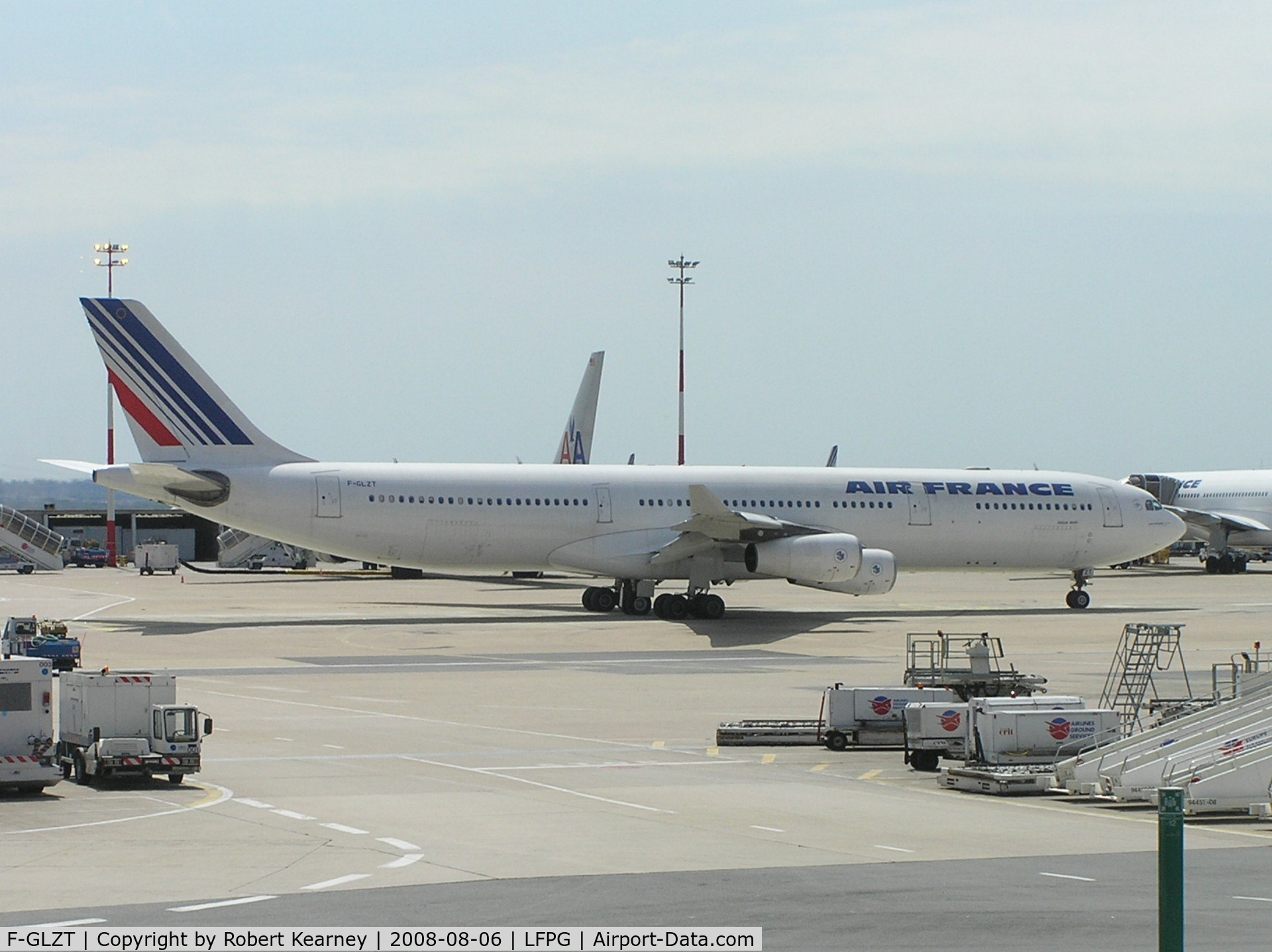 F-GLZT, 2000 Airbus A340-313X C/N 319, Air France heading for take-off