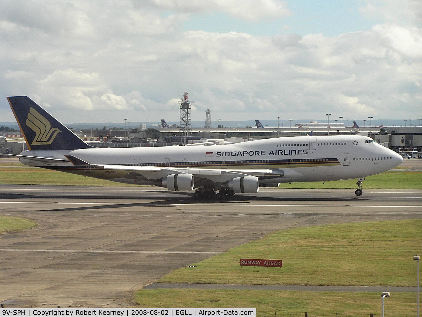 9V-SPH, 1996 Boeing 747-412 C/N 26555, Singapore after touch-down