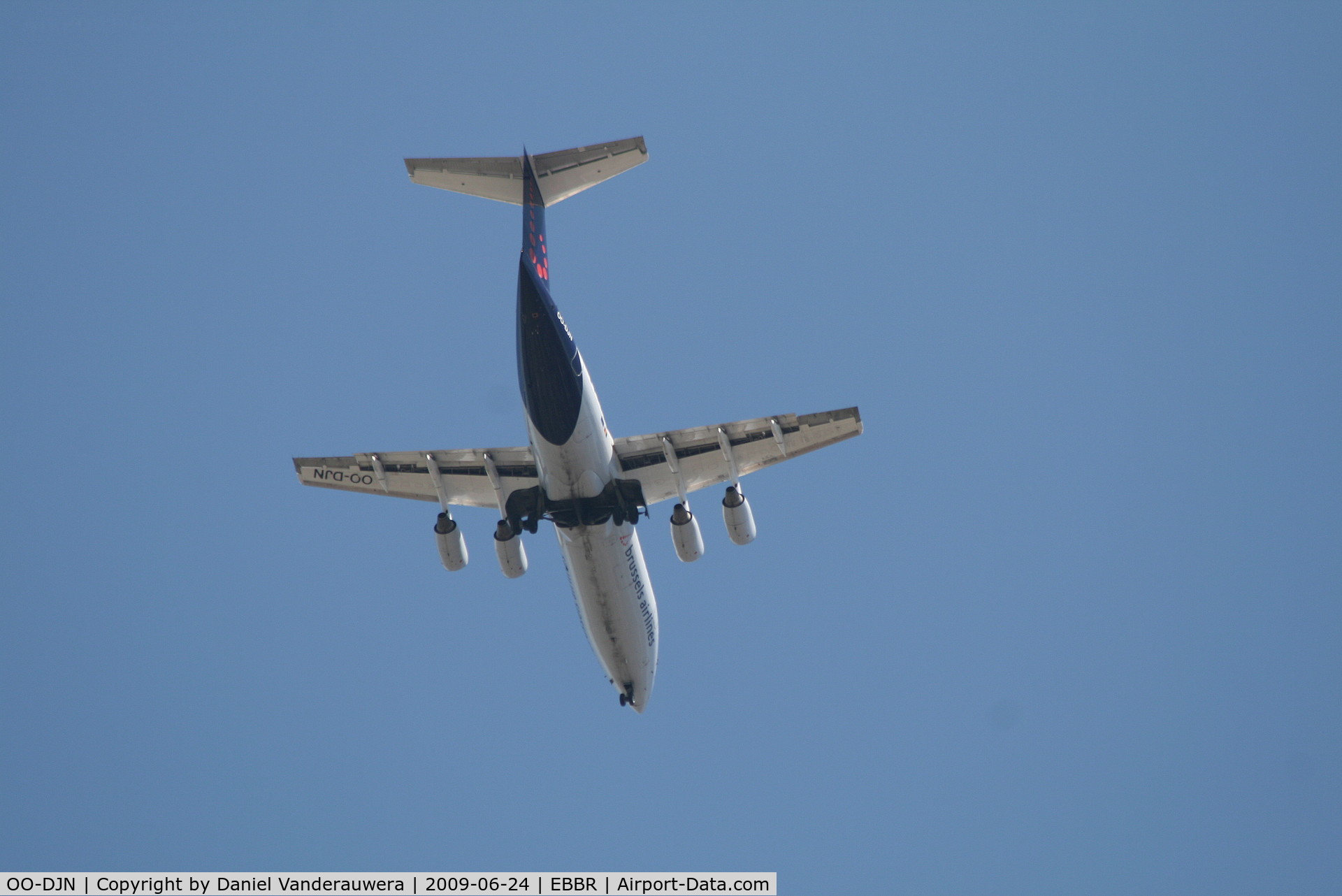 OO-DJN, 1995 British Aerospace Avro 146-RJ85 C/N E.2275, Approach to rwy 07L/R
