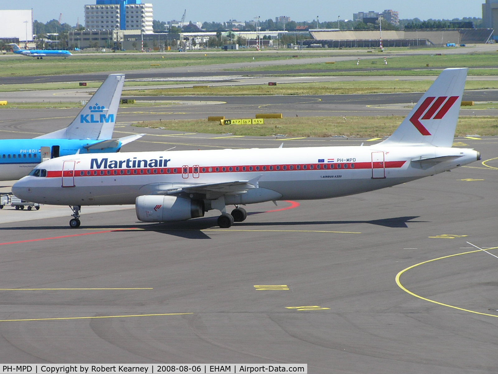 PH-MPD, 2003 Airbus A320-232 C/N 1944, Martinair going onto stand