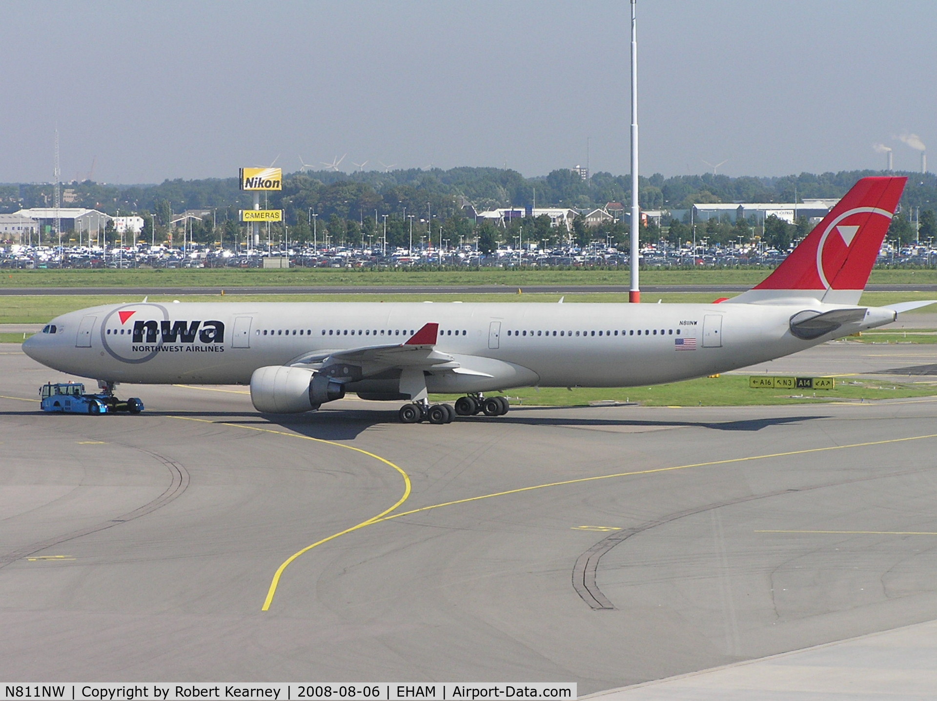 N811NW, 2005 Airbus A330-323 C/N 0690, NWA on tow