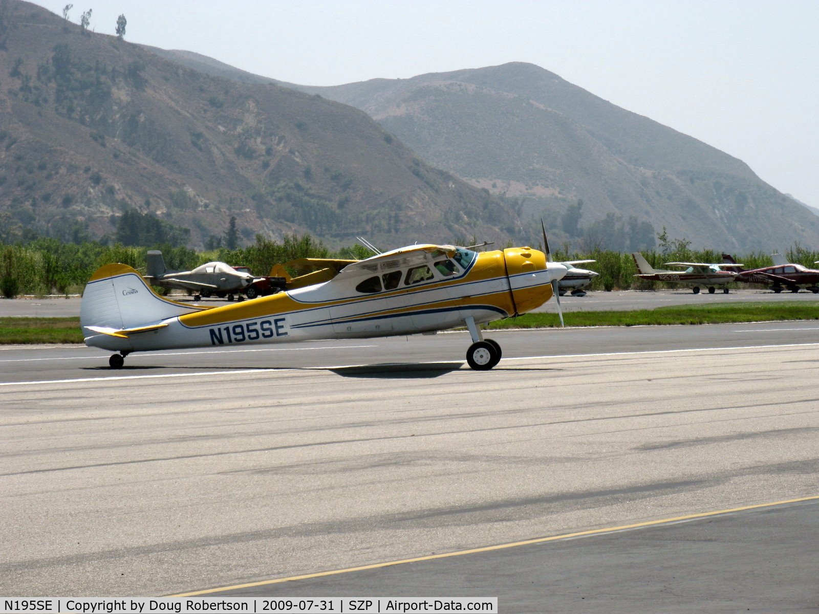 N195SE, 1951 Cessna 195 (U-20A) C/N 7857, Cessna 195 BUSINESSLINER, Jacobs R-755 300 Hp, taxi turn