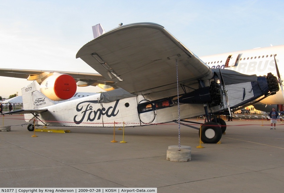 N1077, 1927 Ford 4-AT-B Tri-Motor C/N 10, EAA Airventure 2009