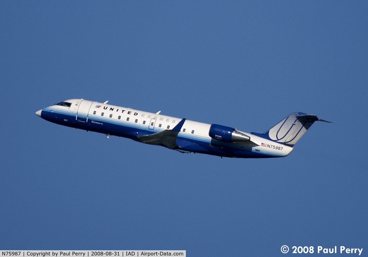 N75987, 2000 Bombardier CRJ-200ER (CL-600-2B19) C/N 7405, Another departure from RWY 1R