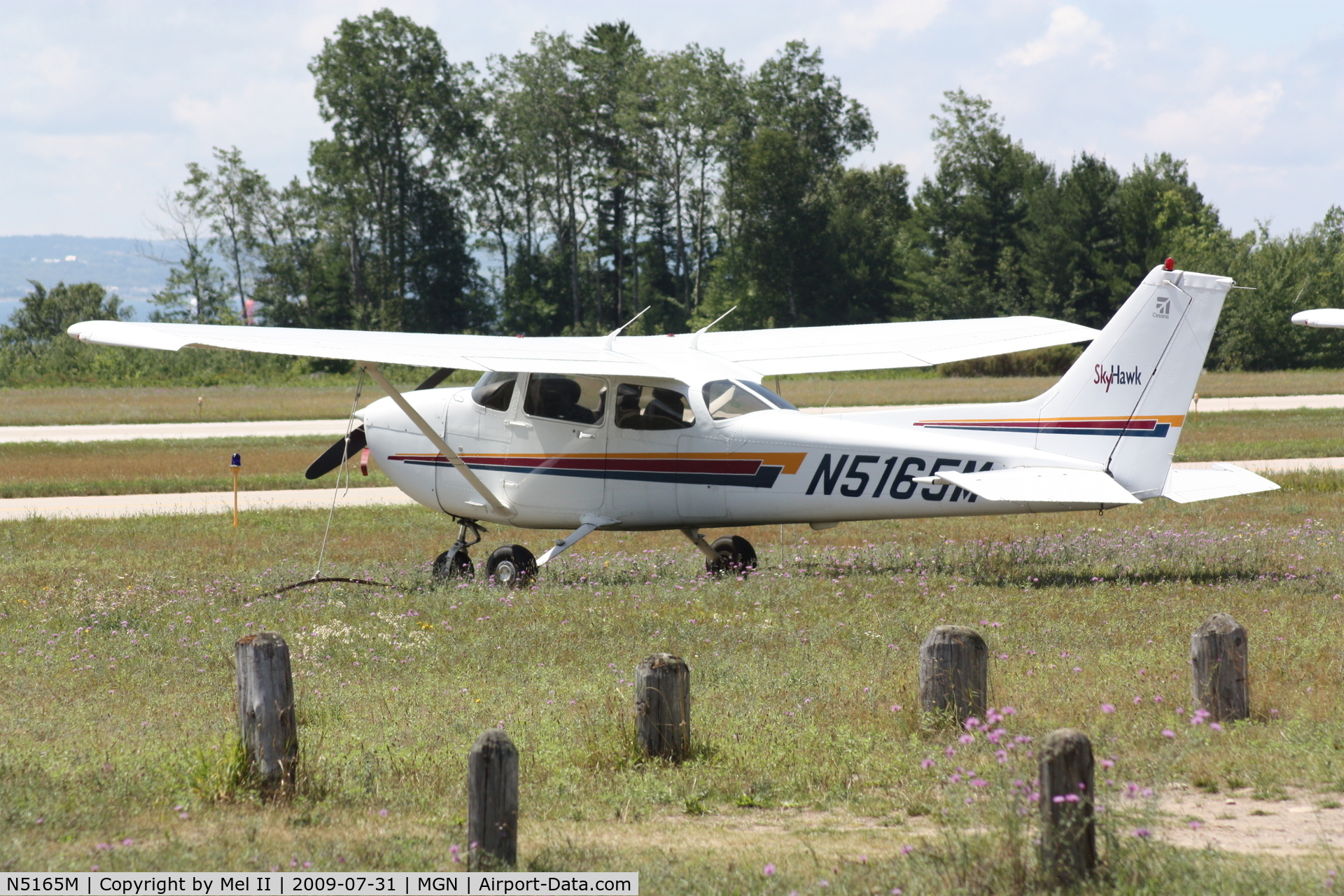 N5165M, 2002 Cessna 172R C/N 17281092, Parked