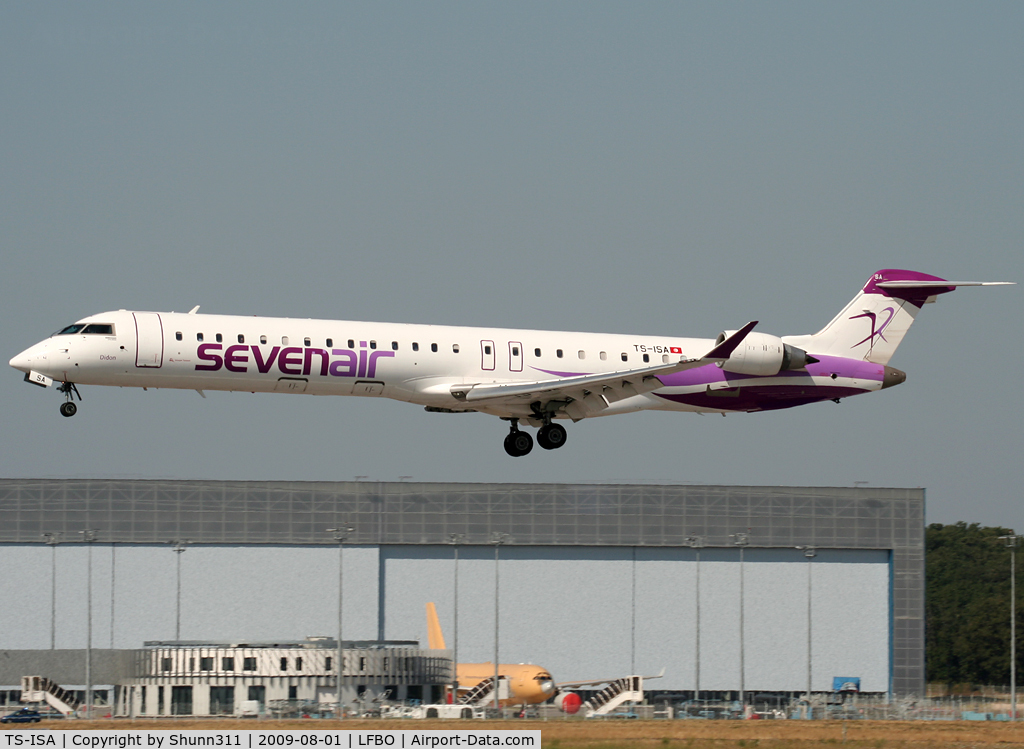 TS-ISA, 2007 Bombardier CRJ-900 (CL-600-2D24) C/N 15091, Landing rwy 14L... French titles on left side...