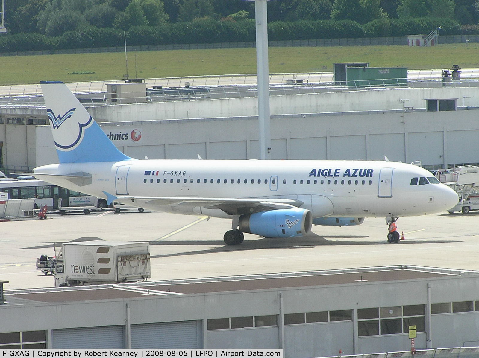 F-GXAG, 2004 Airbus A319-132 C/N 2296, Aigle Azur preparing to leave