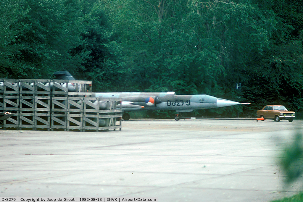 D-8279, Lockheed F-104G Starfighter C/N 683-8279, After the crash of Starfighters D-8279 and D-8341 the remains of both aircraft were rebuilt to one airframe. This was used to train tracktor drivers in the handeling of the F-104.