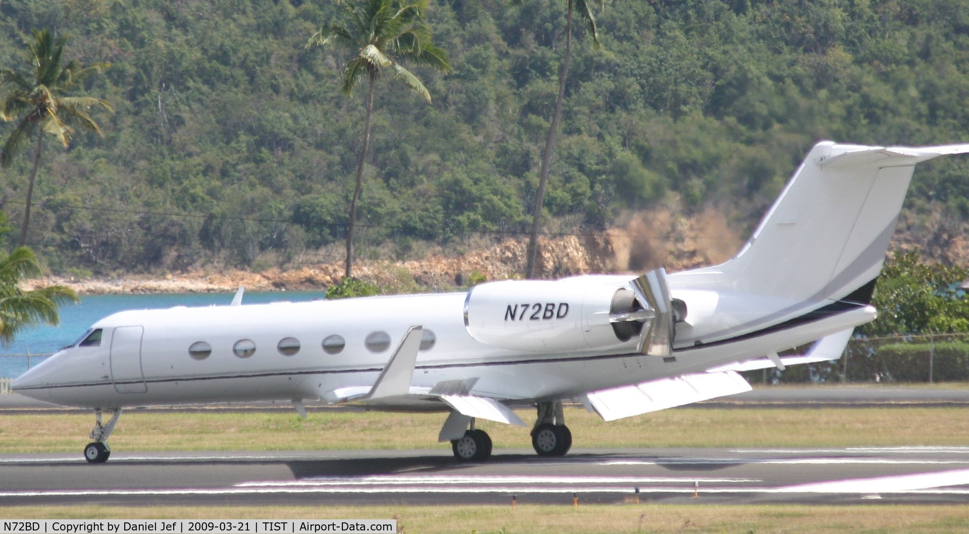 N72BD, 2000 Gulfstream Aerospace G-IV C/N 1420, Rolling out at Tist