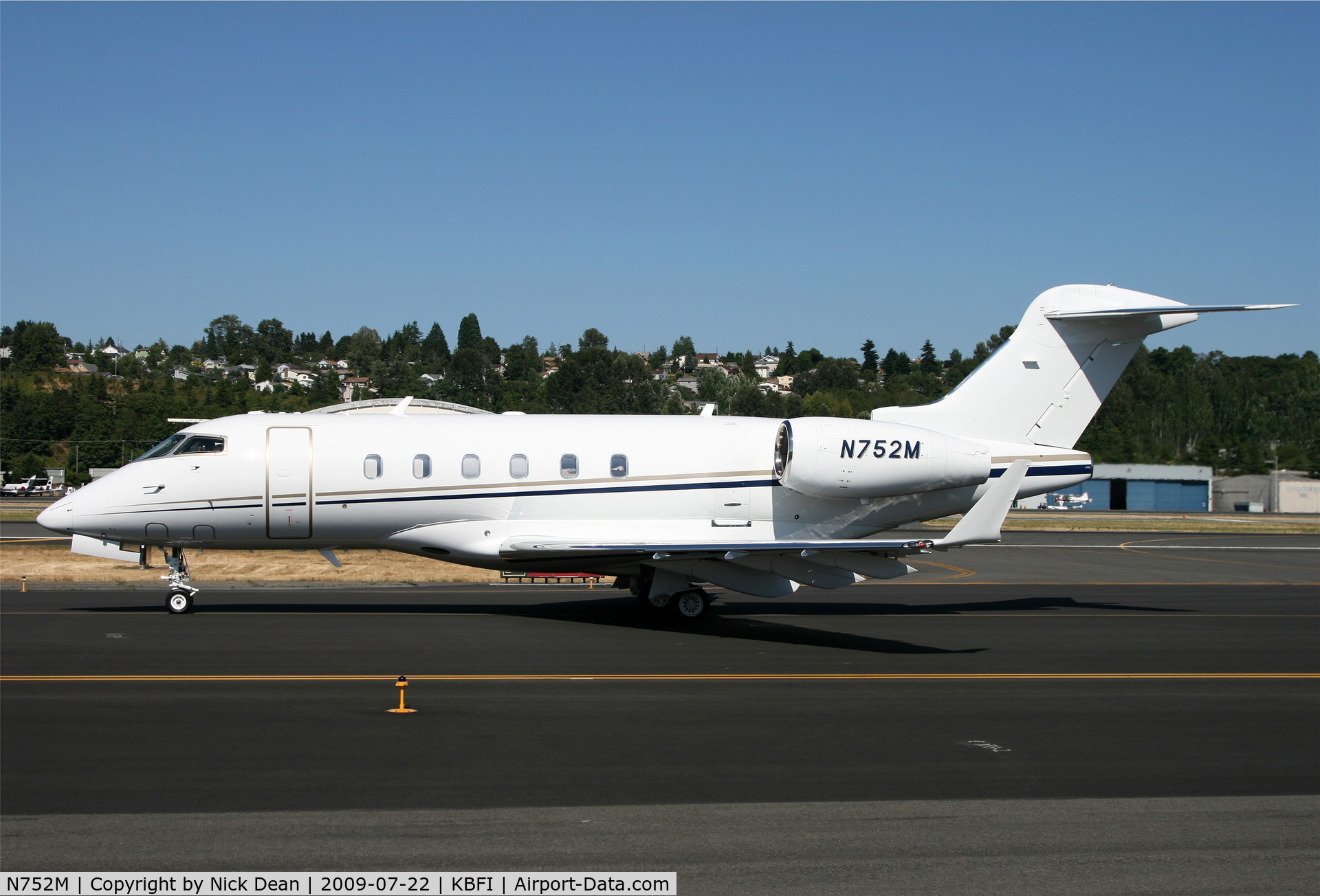 N752M, 2008 Bombardier Challenger 300 (BD-100-1A10) C/N 20210, KBFI