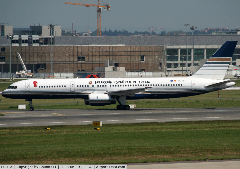 EC-ISY, 1993 Boeing 757-256 C/N 26241, Taxiing to the terminal with special World Cup 2008 markings
