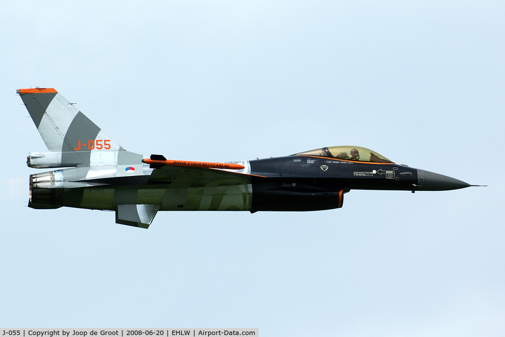 J-055, Fokker F-16AM Fighting Falcon C/N 6D-138, Striking display colours.