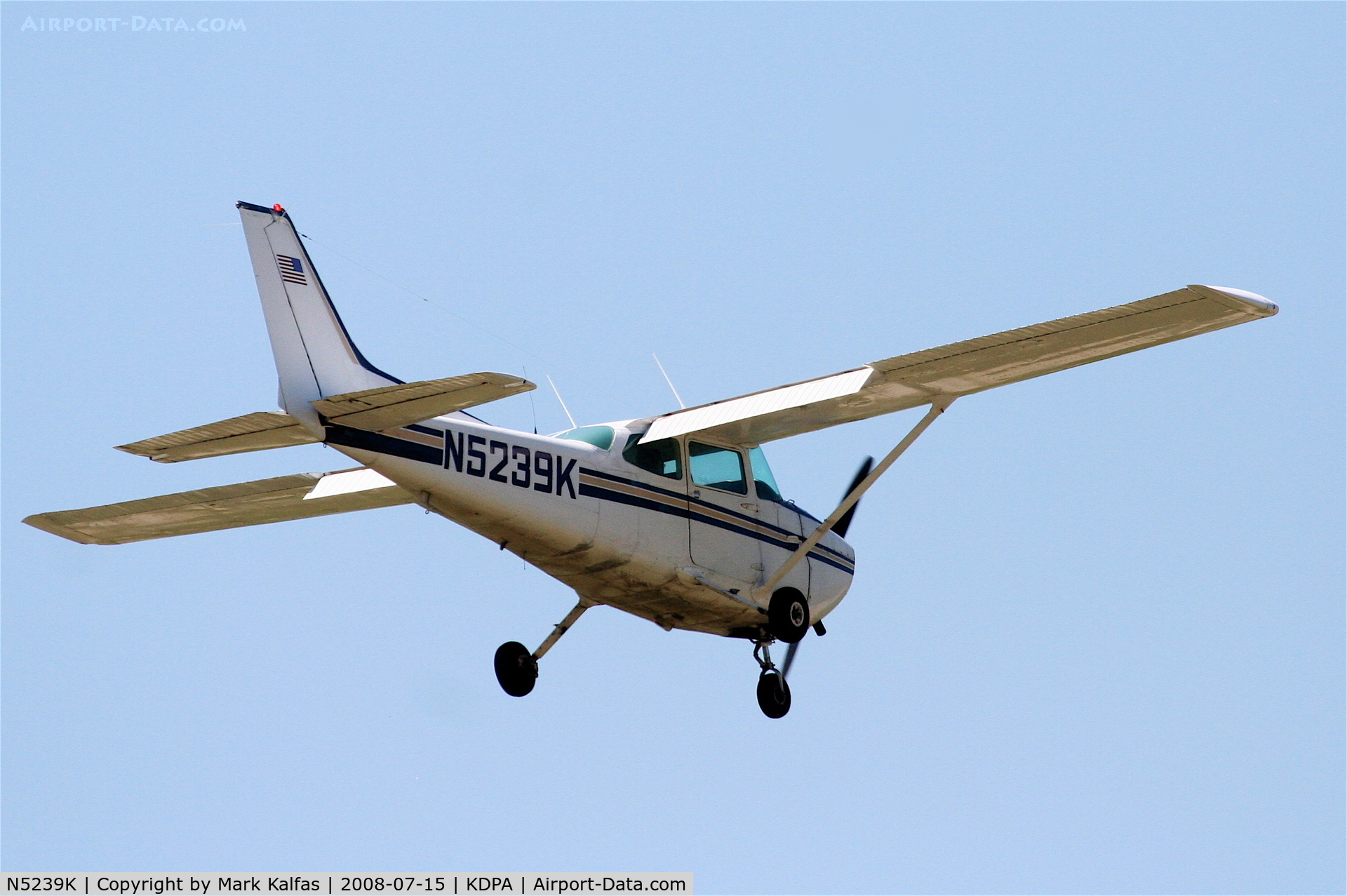N5239K, 1980 Cessna 172P C/N 17274027, Cessna 172P, N5239K on approach RWY 28 KDPA.