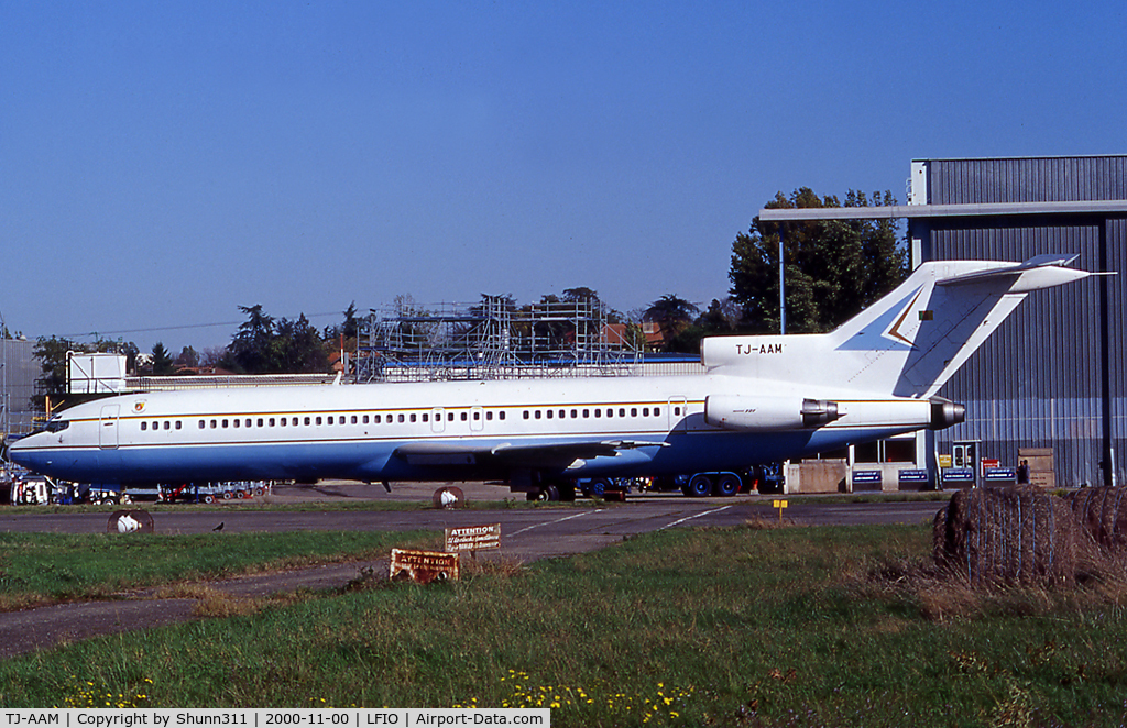 TJ-AAM, 1978 Boeing 727-2R1 C/N 21636, Parked for maintenance...