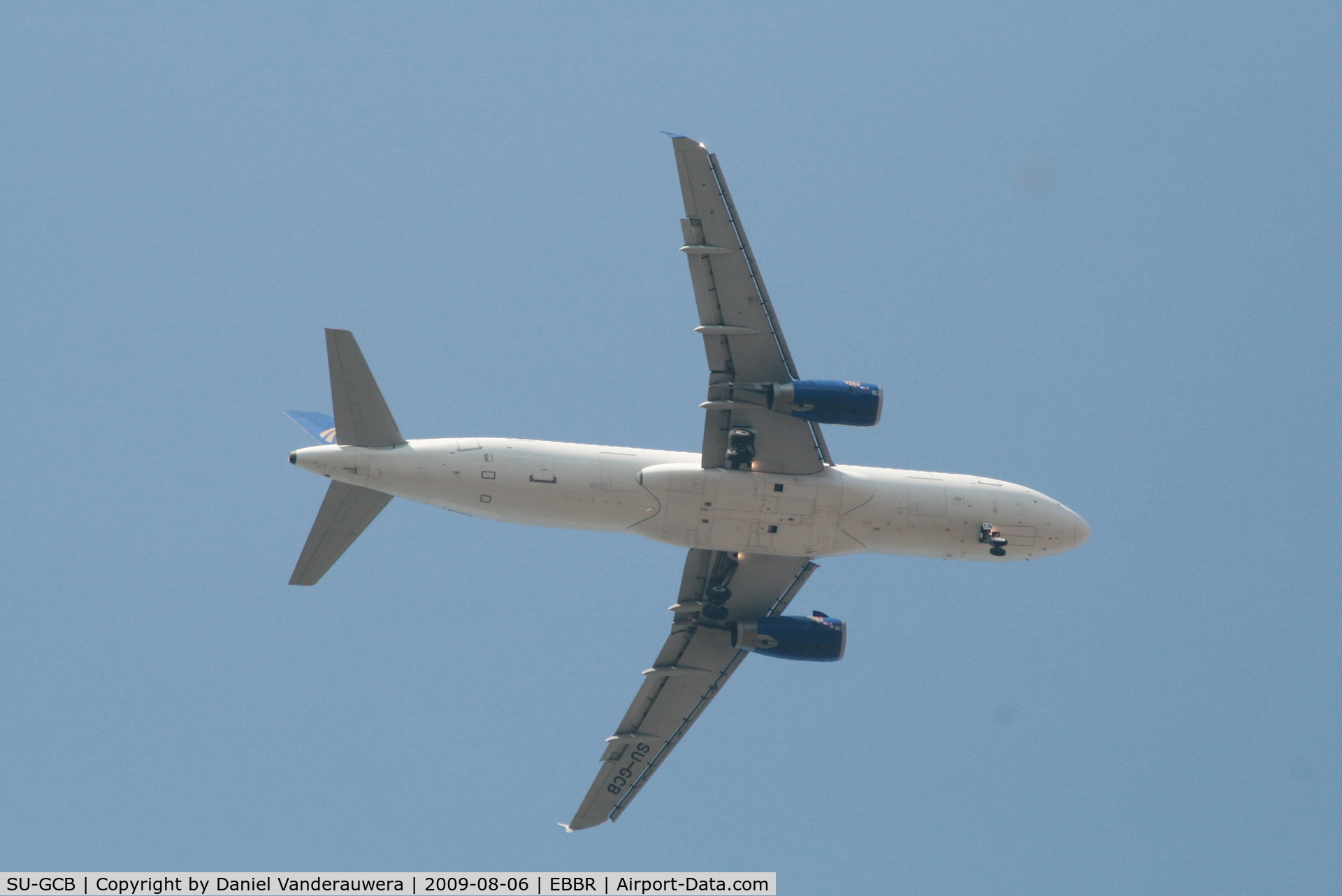 SU-GCB, 2003 Airbus A320-232 C/N 2079, Approach to rwy 07L/R