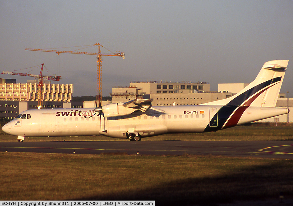 EC-IYH, 1992 ATR 72-202 C/N 330, Taxiing holding point rwy 32R for departure...