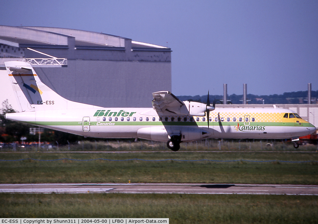 EC-ESS, 1989 ATR 72-202 C/N 154, Landing rwy 14R