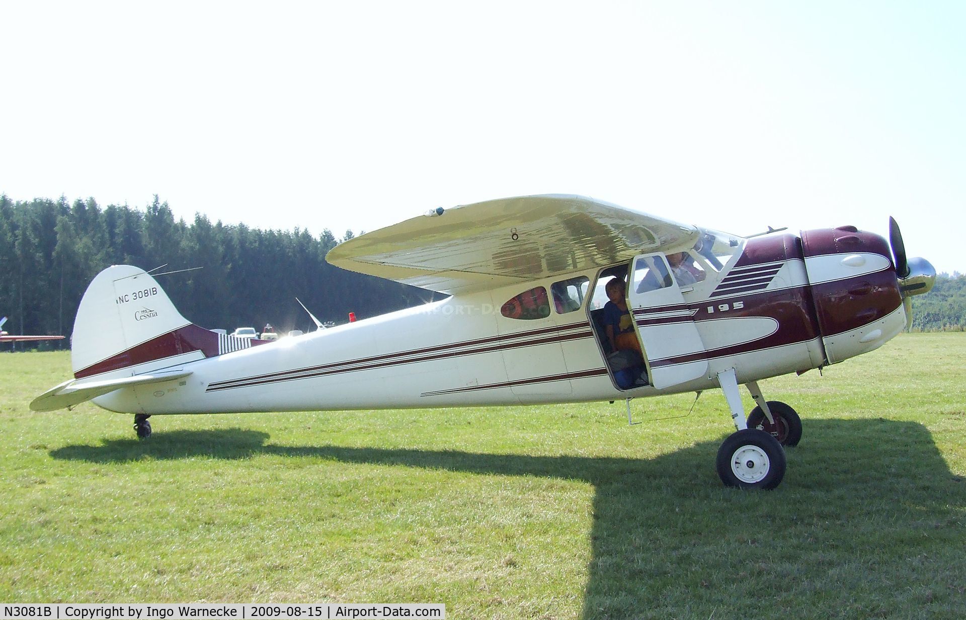 N3081B, 1952 Cessna 195B Businessliner C/N 7966, Cessna 195B at the Montabaur airshow 2009