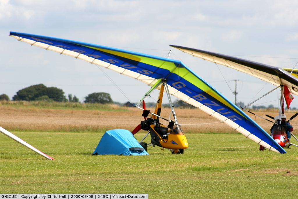 G-BZUE, 2001 Pegasus Quantum 15 C/N 7800, Ince Blundell Micro light flyin