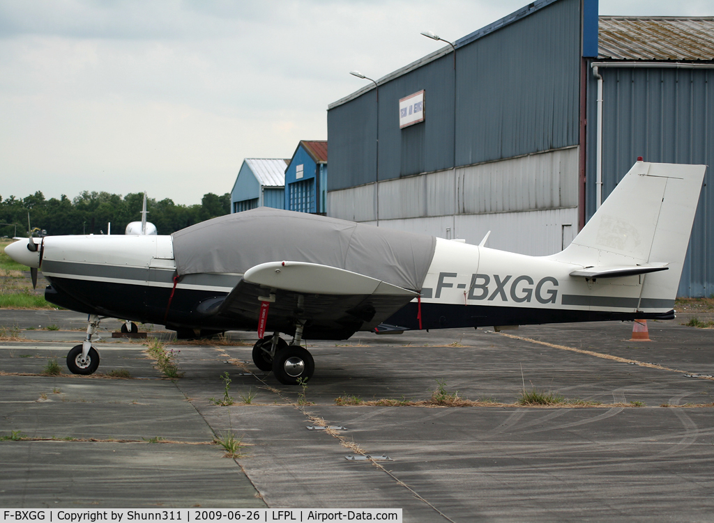 F-BXGG, Robin HR-100-250TR President C/N 516, Parked...