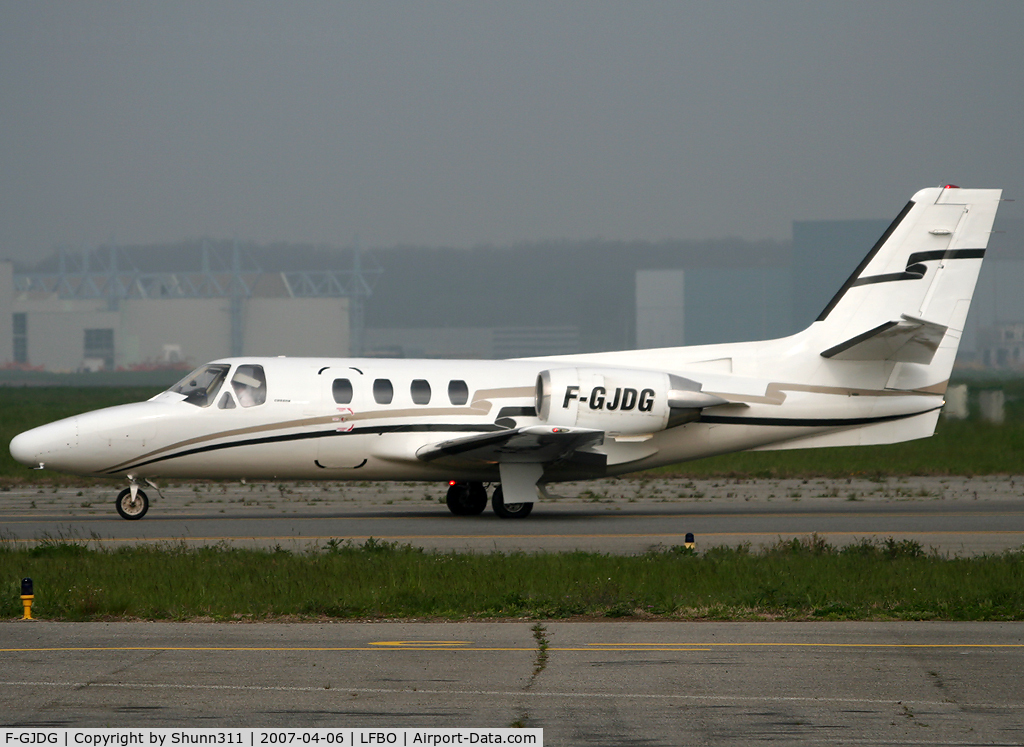 F-GJDG, 1976 Cessna 500 Citation C/N 500-0312, Taxiing holding point rwy 32R for departure...