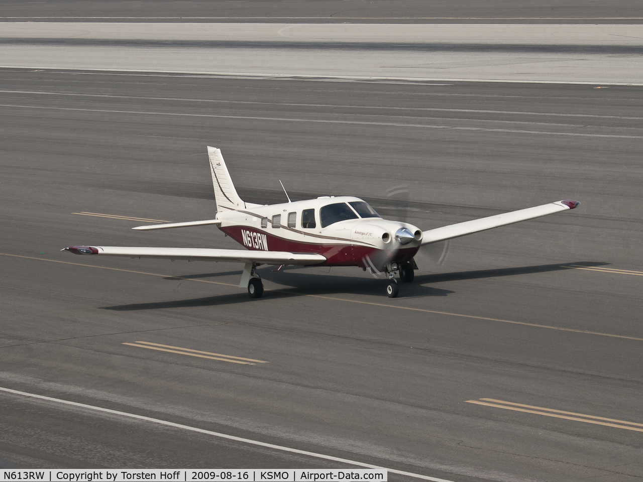 N613RW, 2002 Piper PA-32R-301T Turbo Saratoga C/N 3257295, N613RW taxiing