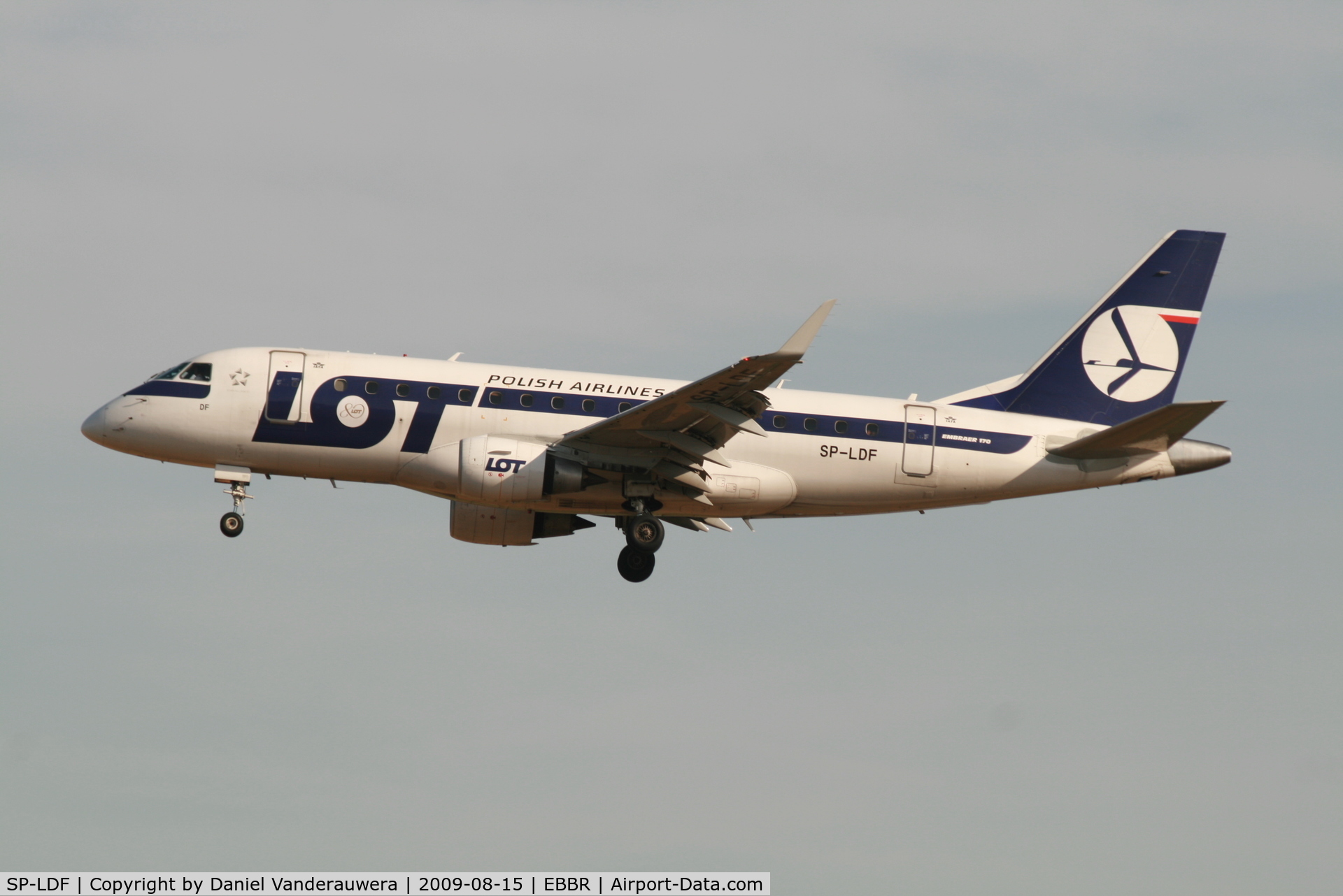 SP-LDF, 2004 Embraer 170ST (ERJ-170-100ST) C/N 17000035, arrival of flight LO235 to rwy 25L