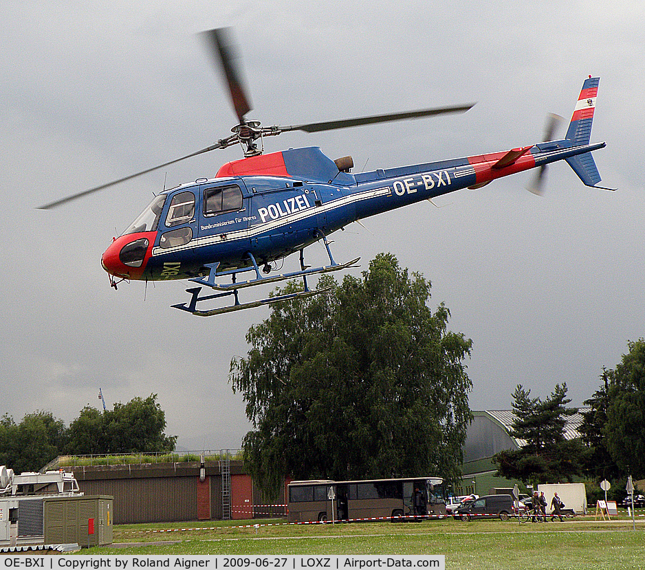 OE-BXI, Aerospatiale AS-350B-1 Ecureuil C/N 1899, A helicopter of the Austrian police starts to a controlling flight over the  