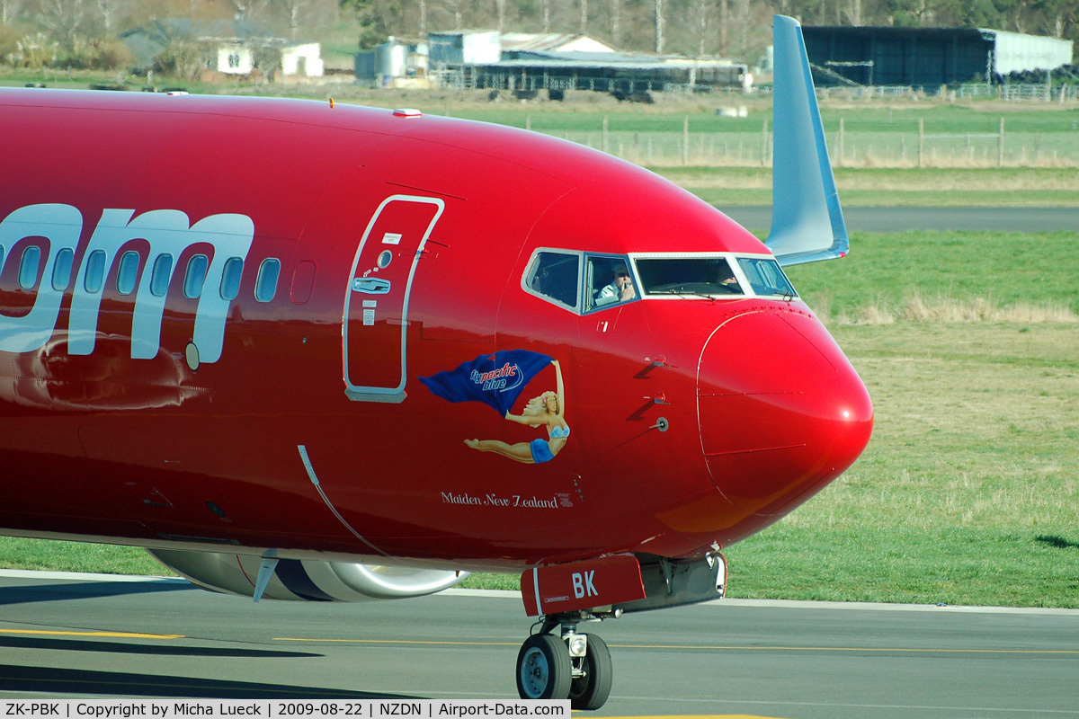 ZK-PBK, 2008 Boeing 737-8FE C/N 36604, Great reflection of the engine. And the FO is making an announcement...