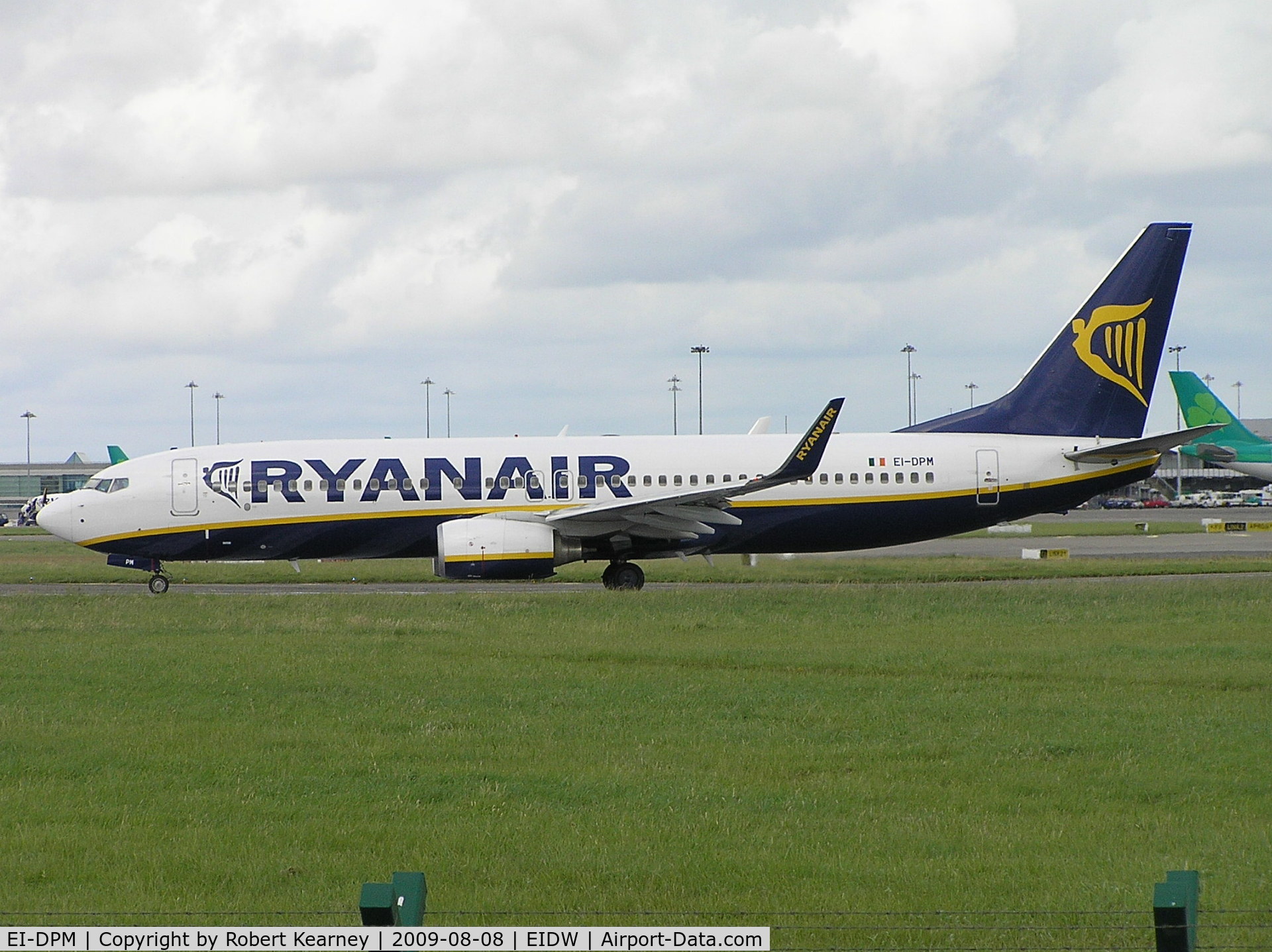 EI-DPM, 2007 Boeing 737-8AS C/N 33640, Ryanair lining up