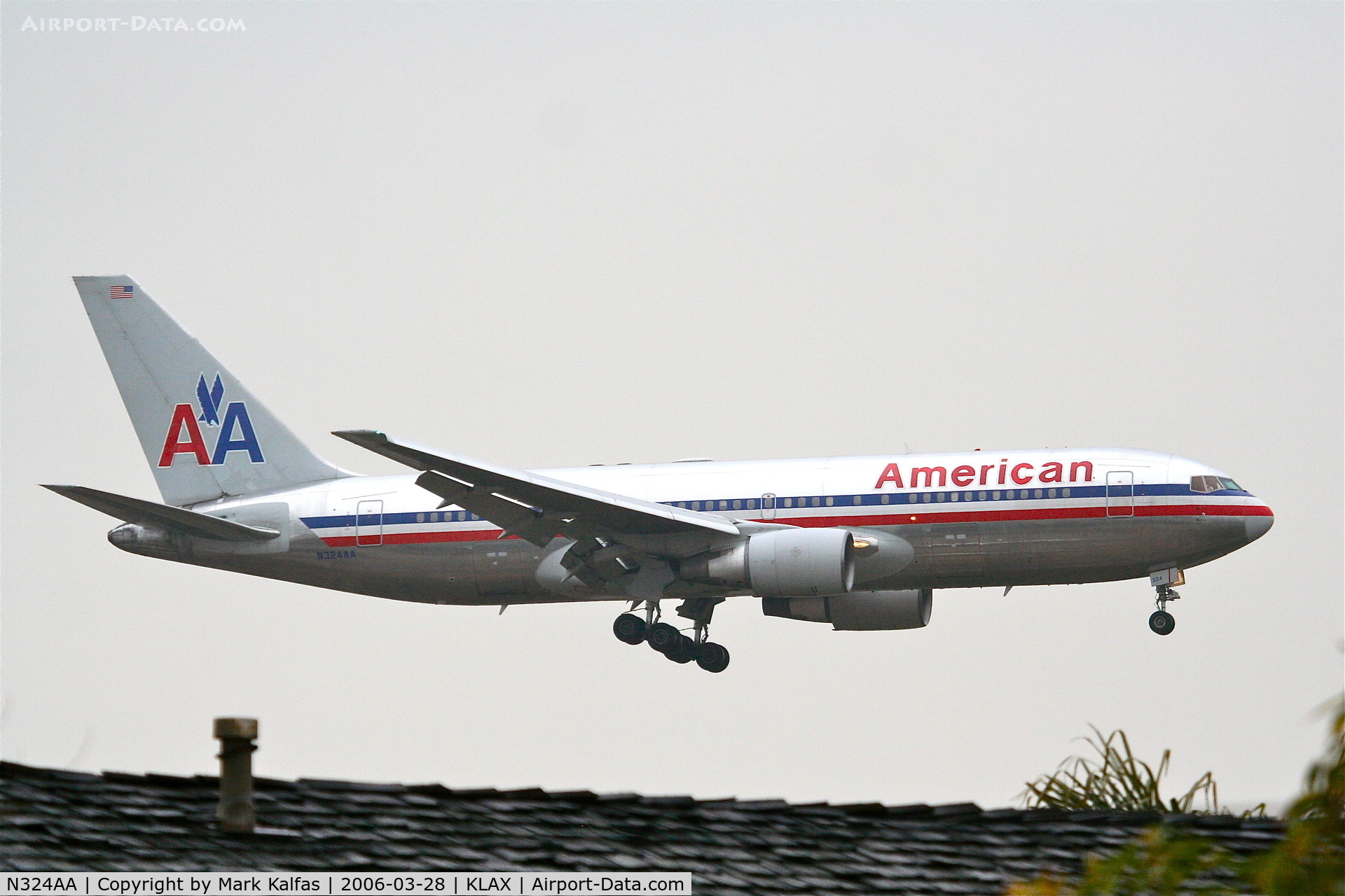 N324AA, 1986 Boeing 767-223 C/N 22325, American Airlines 767-223, N324AA on approach RWY 7R KLAX