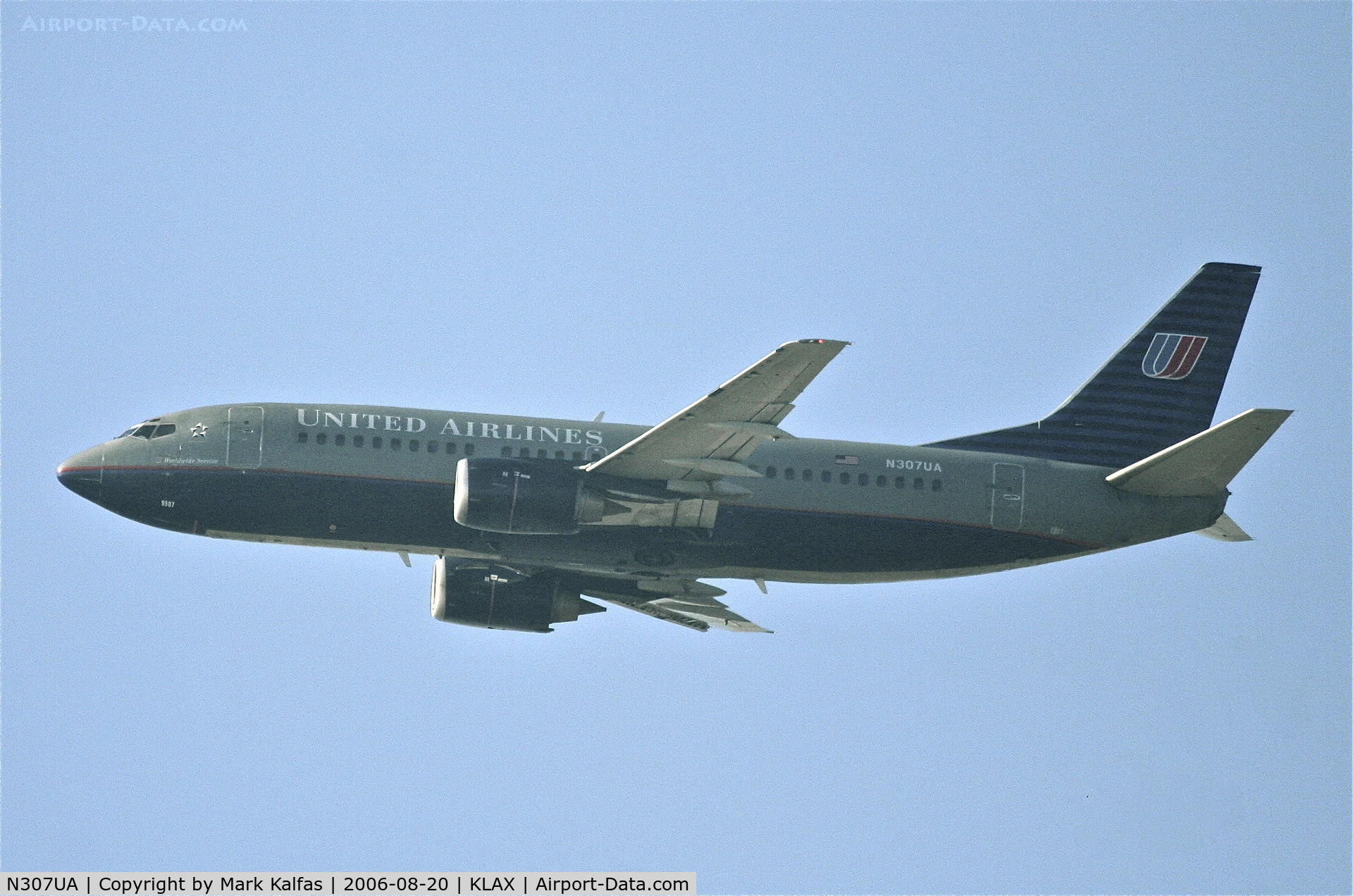 N307UA, 1987 Boeing 737-322 C/N 23668, United Airlines Boeing 737-322, N307UA 25R departure KLAX
