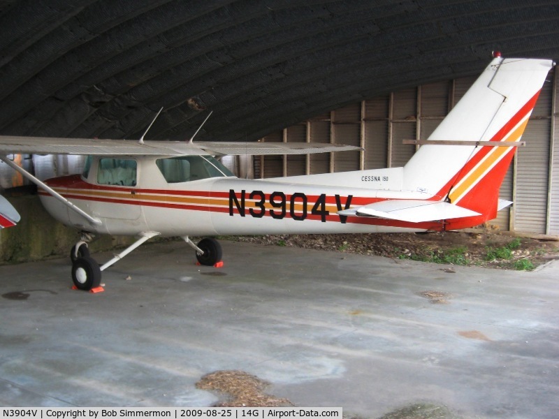 N3904V, 1975 Cessna 150M C/N 15076649, In her crib at Fremont, Ohio