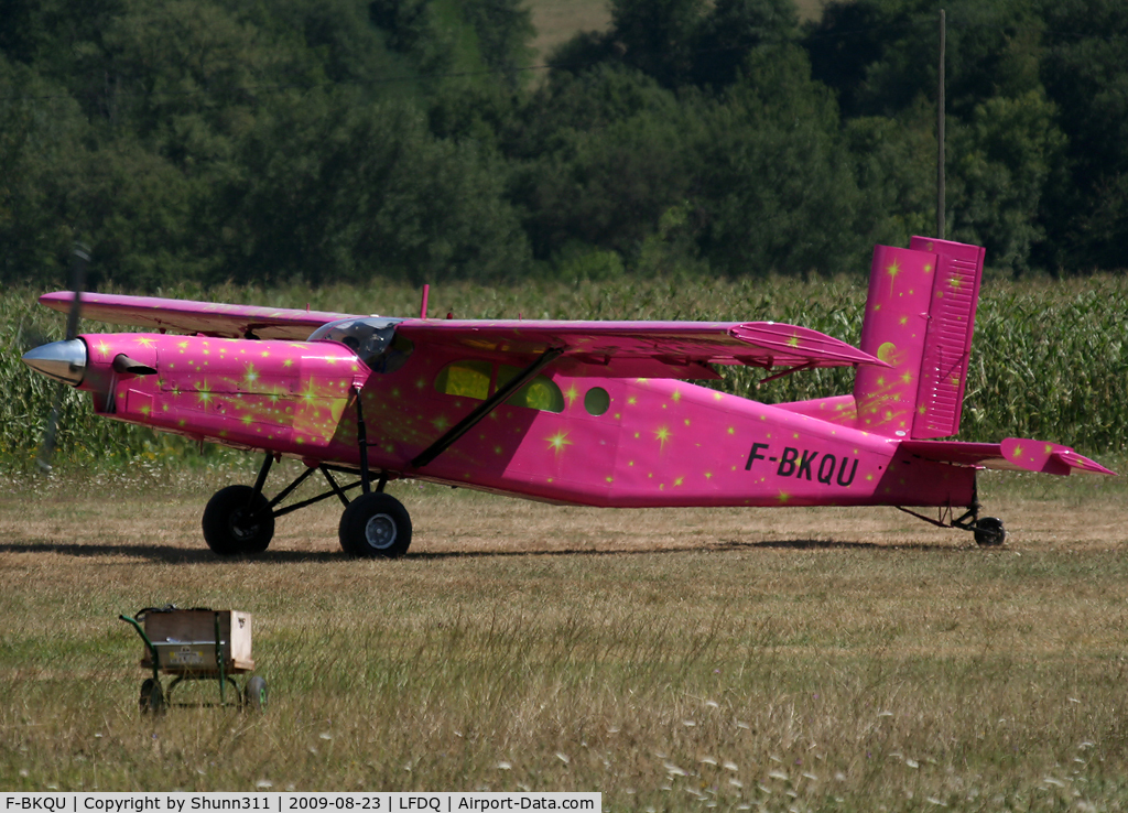 F-BKQU, Pilatus PC-6/B2-H2 C/N 534, Paratrooping session...