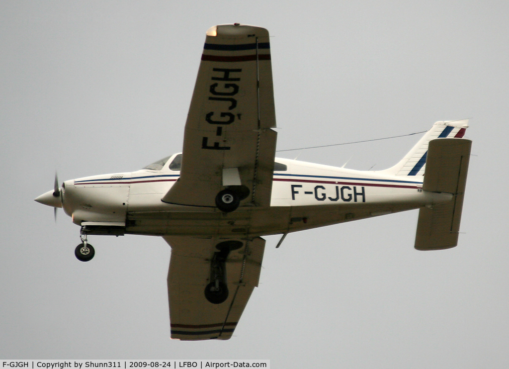 F-GJGH, Piper PA-28R-201T Cherokee Arrow III C/N 28R7703396, Passing above rwy 32L