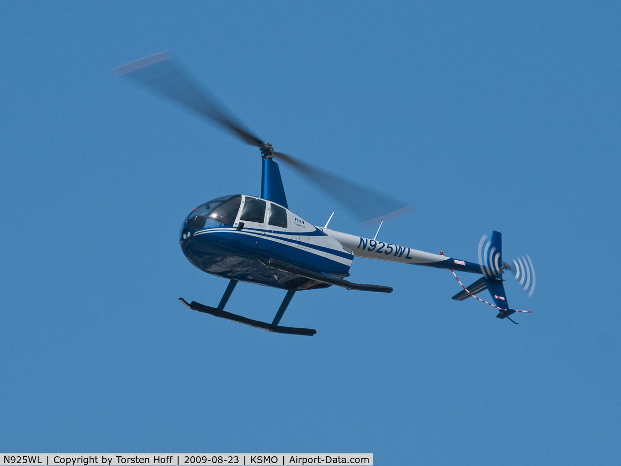 N925WL, 2004 Robinson R44 II C/N 10462, N925WL arriving on RWY 21