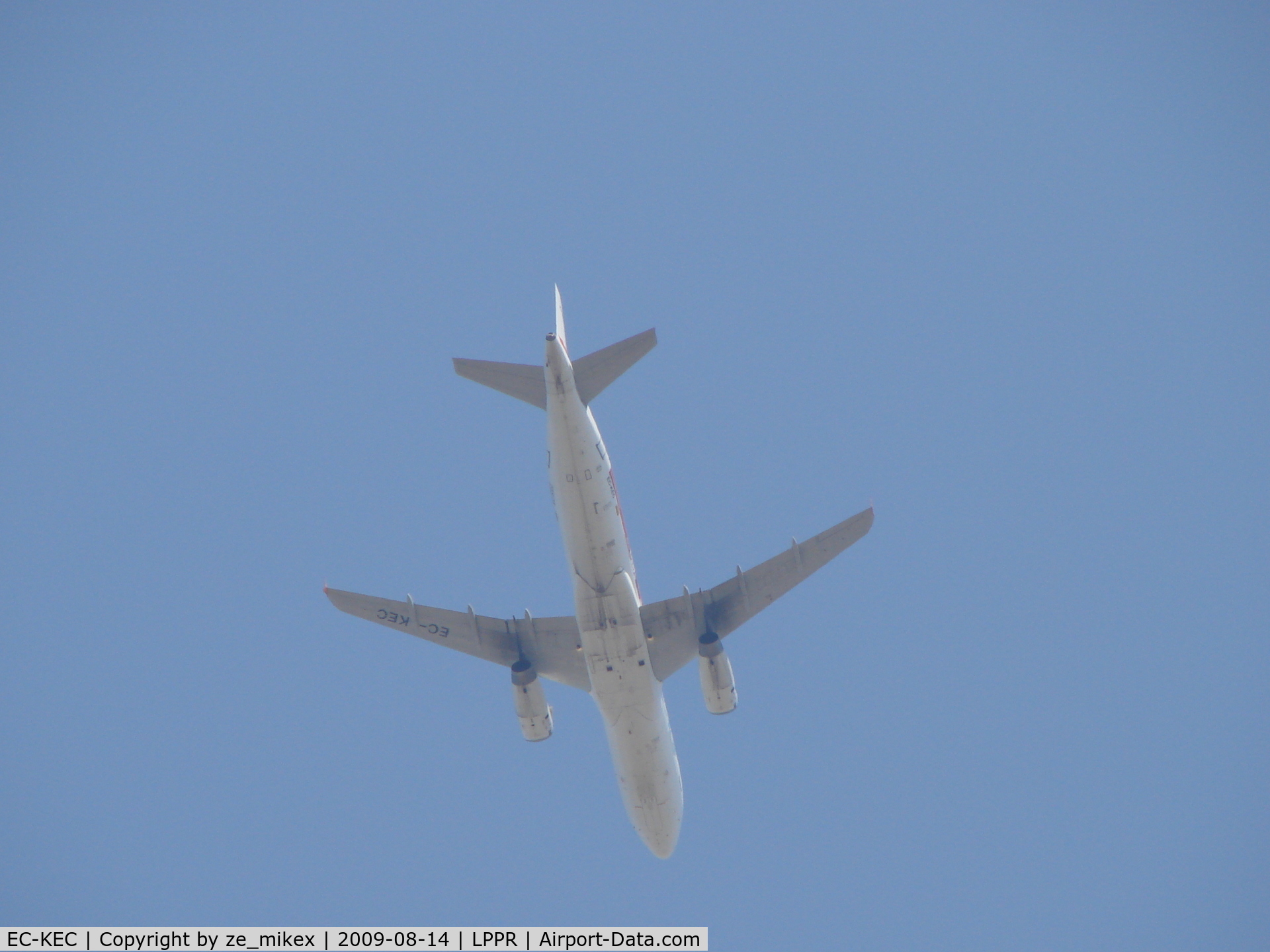 EC-KEC, 2000 Airbus A320-232 C/N 1183, Iberia passing over my house