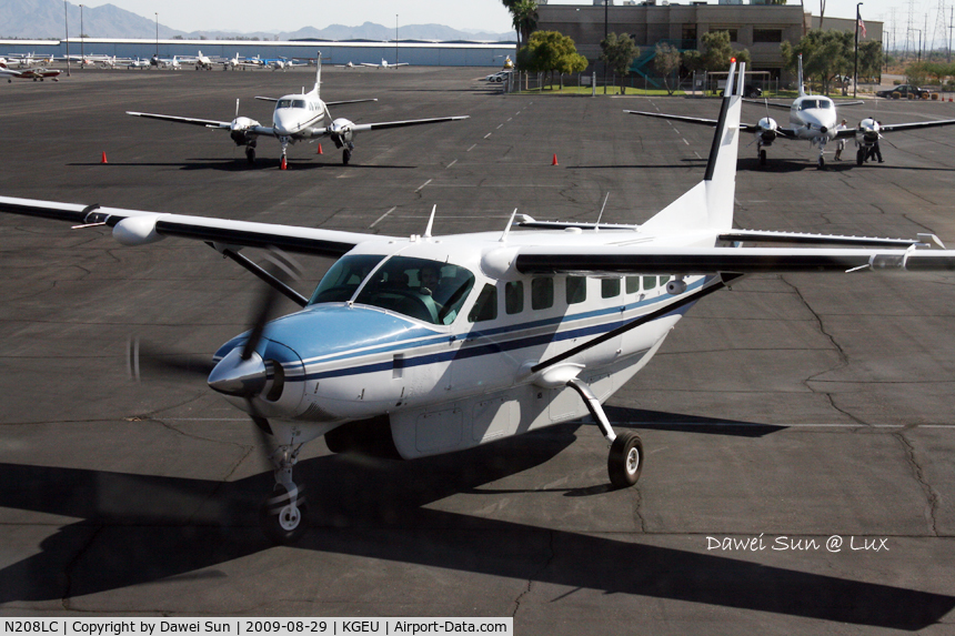 N208LC, 2006 Cessna 208B Grand Caravan C/N 208B1229, taxi for take off (KGEU)