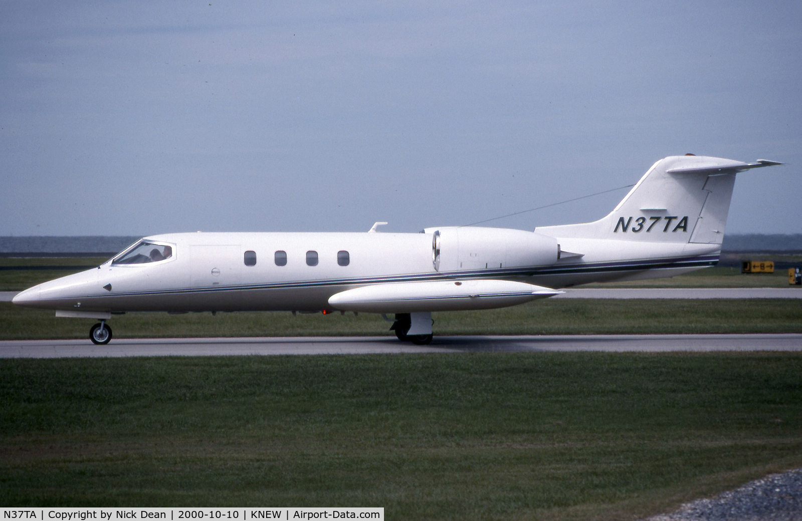 N37TA, 1975 Gates Learjet 35 C/N 034, KNEW